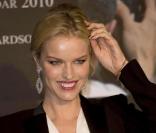 Eva Herzigova lors de la soirée à l'occasion du lancement du calendrier Pirelli 2010 au Old Bilingsgate à Londres le 19 novembre 2009