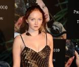 Lily Cole lors de la conférence de presse du lancement du calendrier Pirelli à l'InterContinental Hotel sur Park Lane à Londres le 19 novembre 2009