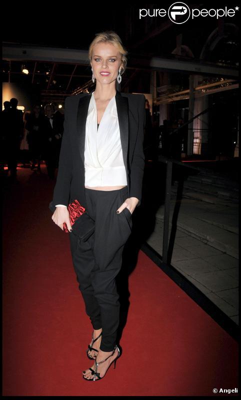Eva Herzigova lors de la soirée de lancement du calendrier Pirelli au Old Billingsgate Market de Londres le 19 novembre 2009