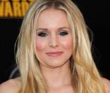 La ravissante Kristen Bell, à l'occasion de la grande soirée des 37e American Music Awards, qui s'est tenue à Los Angeles, le 22 novembre 2009.
