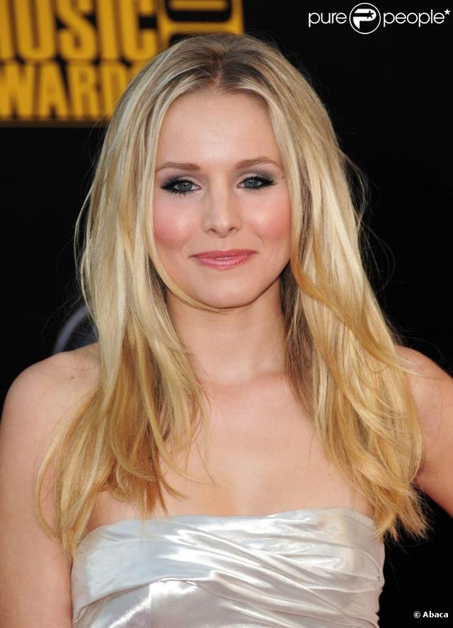La ravissante Kristen Bell, à l'occasion de la grande soirée des 37e American Music Awards, qui s'est tenue à Los Angeles, le 22 novembre 2009.