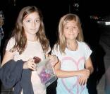 Les filles de Shauna Sand, Alexandra et Victoria, à Los Angeles, le 22 novembre 2009