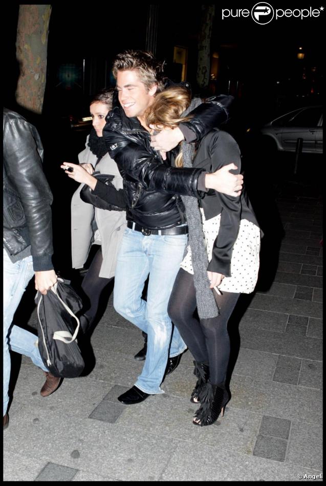Giovanni et Sophie Tapie arrivent au Queen. 22/11/09