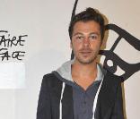 Christophe Maé est de retour sur la devant de la scène : en attendant son dernier album prévu pour mars 2010, il sort son nouveau single  Dingue, dingue, dingue .