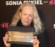 La photographe Dominique Isserman à la soirée de lancement de la collection Sonia Rykiel pour H&amp;M le 1/12/09 au Grand Palais à Paris