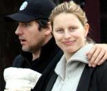 Karolina Kurkova et son amoureux Archie Drury dans les rues de New York avec leur adorable petit Toby