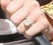 Une petite bague en or jaune et diamants...