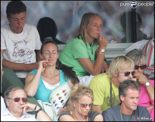 Mary Pierce (en bleu) et Isabelle Demongeot (en vert) 