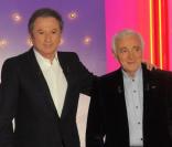 Charles Aznavour et Michel Drucker lors de l'enregistrement de l'émission Vivement Dimanche le 2 décembre 2009