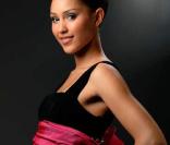  Elodie Anridhoini , 19 ans, adore voyager... Autant dire que si elle est élue Miss France 2010 ce soir, elle en aura pour son grade ! Elle suit un BTS d'économie sociale et familiale. Elle représente la région  Mayotte .  