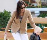 Minnie Driver avec son fils Henry Story Driver, le 6 décembre 2009 à Malibu