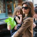 Suri Cruise fait encore des siennes : après les talons, découvrez sa nouvelle lubie... cautionnée par papa et maman !