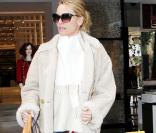 Nicollette Sheridan en pyjamas dans les rues de Los Angeles, le 7 décembre 2009.