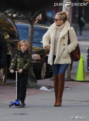 Kate Hudson et son fils Ryder à New York, le 7 décembre 2009