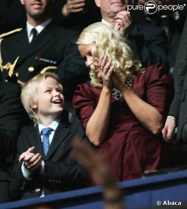 Le jeune Marius Borg, fils de la princesse Mette-Marit et beau-fils du prince héritier de Haakon de Norvège, a adoré le concert pour le Nobel de la paix, le 11 décembre 2009