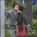 Shia LaBeouf et sa chérie Carey Mulligan : amoureux, ils se bécotent dans la rue... comme des ados !