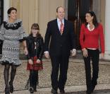 Prince Albert II, Princesse Caroline de Hanovre et Princesse Stéphanie de Monaco lors de la traditionelle cérémonie de l'Arbre de Noël au Palais Grimaldi à Monaco le 16 décembre 2009 