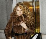 Paulina Rubio à la sortie du magasin Chanel à Madrid le 18 décembre 2009