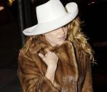 Paulina Rubio à la sortie du magasin Chanel à Madrid le 18 décembre 2009