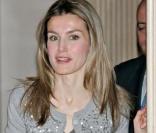 Letizia d'Espagne à Madrid dans un look parfait ! Le 22/12/09
