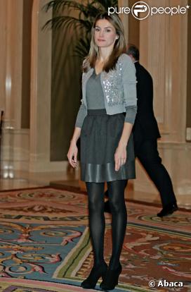 Letizia d'Espagne à Madrid dans un look parfait ! Le 22/12/09