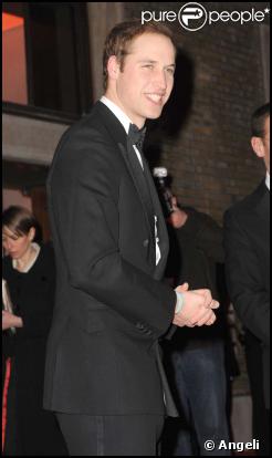 Le Prince William passe la nuit dehors pour sensibiliser sur la condition des SDF, le 16 décembre 2009.