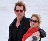 Kevin Bacon et sa femme Kyra Sedgwick sur une plage en Uruguay, le 23 décembre 2009.
