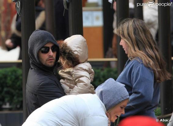 Tobey Maguire et sa fille Ruby se promènent dans New York. Décembre 2009