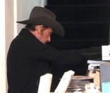 Johnny Hallyday et sa femme Laeticia font du shopping à Los Angeles