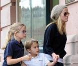 Reese Witherspoon accompagne ses enfants chez les dentiste à Beverly Hills le 4 janvier 2010