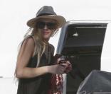 Lindsay Lohan essaye de passer du bon temps à Saint-Barth, le 2 janvier 2010 !