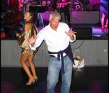 Larry Gagosian et son pull autour de la taille top ringard, à l'occasion du réveillon du jour de l'an donné par Roman Abramovich dans sa villa de Saint-Barthelemy, le 31 décembre 2009.