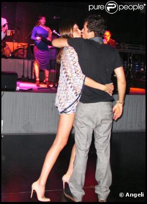 Miranda Kerr et son amoureux Orlando Bloom, à l'occasion du réveillon du jour de l'an donné par Roman Abramovich dans sa villa de Saint-Barthelemy, le 31 décembre 2009.