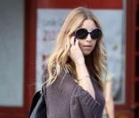 Whitney Port : La it-girl ose le pantacourt pyjama associé à un vieux pull... Flop ! 