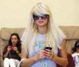 Paris Hilton ne perd jamais le nord... Son image est trop importante pour elle, du coup, même en jogging la célèbre blonde est toujours pimpante ! 