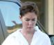 Lara Flynn Boyle : En plus d'avoir ravagé son magnifique visage avec un trop plein de chirurgie, l'actrice américaine se permet de se tenir complètement avachie et de sortir en peignoir. On tire la sonnette d'alarme ! 
 &nbsp; 