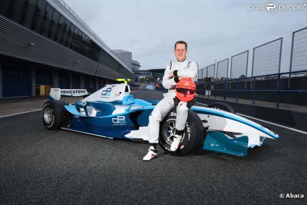 Arpès le rouge Ferrari, Michael Schumacher craque pour le bleu Mercedes, en Espagne le 12 janvier 2010 !