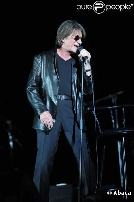 Jacques Dutronc de retour sur scène après 17 ans, ici au Zénith de Paris le 12 janvier 2010 !