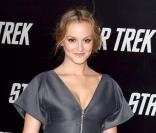 Leighton Meester : Entièrement en YSL, à l'occasion de l'avant-première du film Star Trek, au Grauman's Chinese Theatre de Los Angeles, le 30 avril 2009
