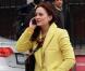Leighton, dernièrement sur le tournage de Gossip Girl à New York : manteau acidulé et collant en dentelle, l'actrice sait toujours comment attirer l'attention ! 