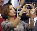 Lorsque son Tony Parker de mari joue au côté des Spurs de San Antonio, pour Eva Longoria... pas question de manquer ça ! Sur le terrain, la jolie Eva est tout sauf... désespérée !
