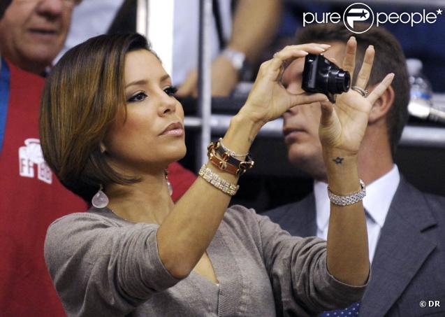 Lorsque son Tony Parker de mari joue au côté des Spurs de San Antonio, pour Eva Longoria... pas question de manquer ça ! Sur le terrain, la jolie Eva est tout sauf... désespérée !