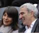 Quant à Estelle Denis et Raymond Domenech, une chose est sûre, ils ont bien une passion en commun... le foot ! Et lorsque le couple se rend à un match, le bonheur est au rendez-vous... Avec eux, les dîners aux chandelles n'ont plus qu'à se rhabiller 