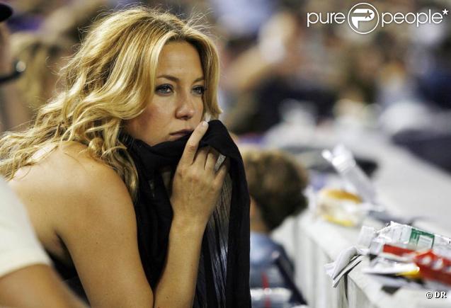 Alors qu'elle était encore avec son boyfriend, le joueur de baseball Alex Rodriguez, Kate Hudson était devenue une vraie sportive dans l'âme. Et dans les gradins du Yankees Stadium de New York, Kate était... vraiment dedans !  