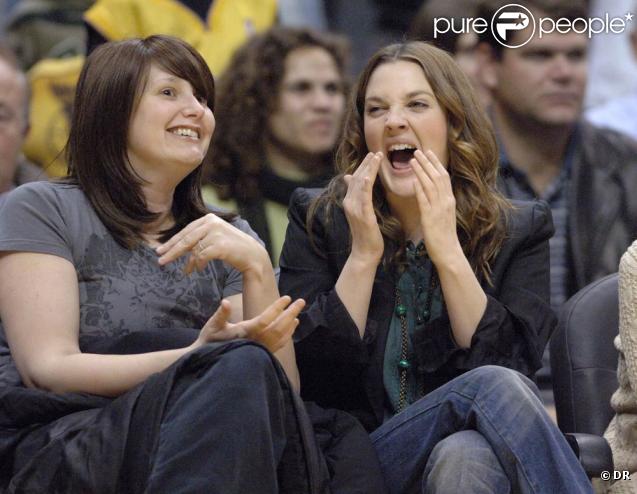 Drew Barrymore est la femme idéale pour tout homme qui se respecte : jolie, sympathique, déjantée et accro... au basket ! Il n'y a pas à dire, Justin Long est un vrai petit veinard ! La comédienne adore le sport et entre copines... c'est tellement pl