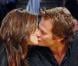  Cindy Crawford veut bien accompagner son mari, Rande Gerber, soutenir les Lakers en direct Live mais à une seule condition. Les bisous... n'attendront pas la mi-temps ! 