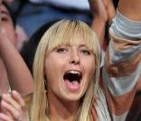 Enfin, pour son amoureux Sasha Vujacic, la championne de tennis Maria Sharapova devient complètement hystérique. Le basketteur peut compter sur sa belle blonde... à 200% ! Avec elle, c'est le dunk assuré !
