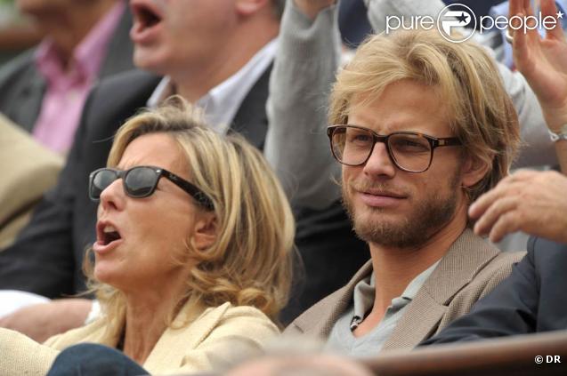 A Roland Garros Arnaud Lemaire et Claire Chazal ont peut-être les mêmes mèches blondes mais pour le reste tout les oppose... Si Arnaud est sage comme une image, Claire, elle, est carrément dissipée !  