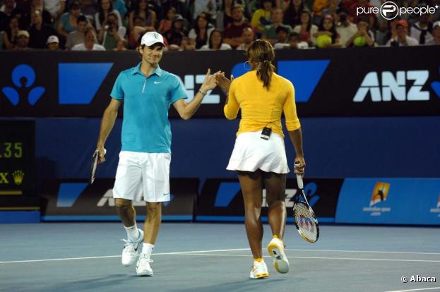 Roger Federer et Serena Williams lors du match de charité en faveur des victimes de Haïti, à Melbourne le 17 janvier 2010 !