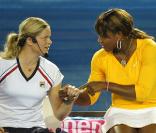 Kim Clijsters et Serena Williams au match de charité en faveur des victimes de Haïti, à Melbourne le 17 janvier 2010 !